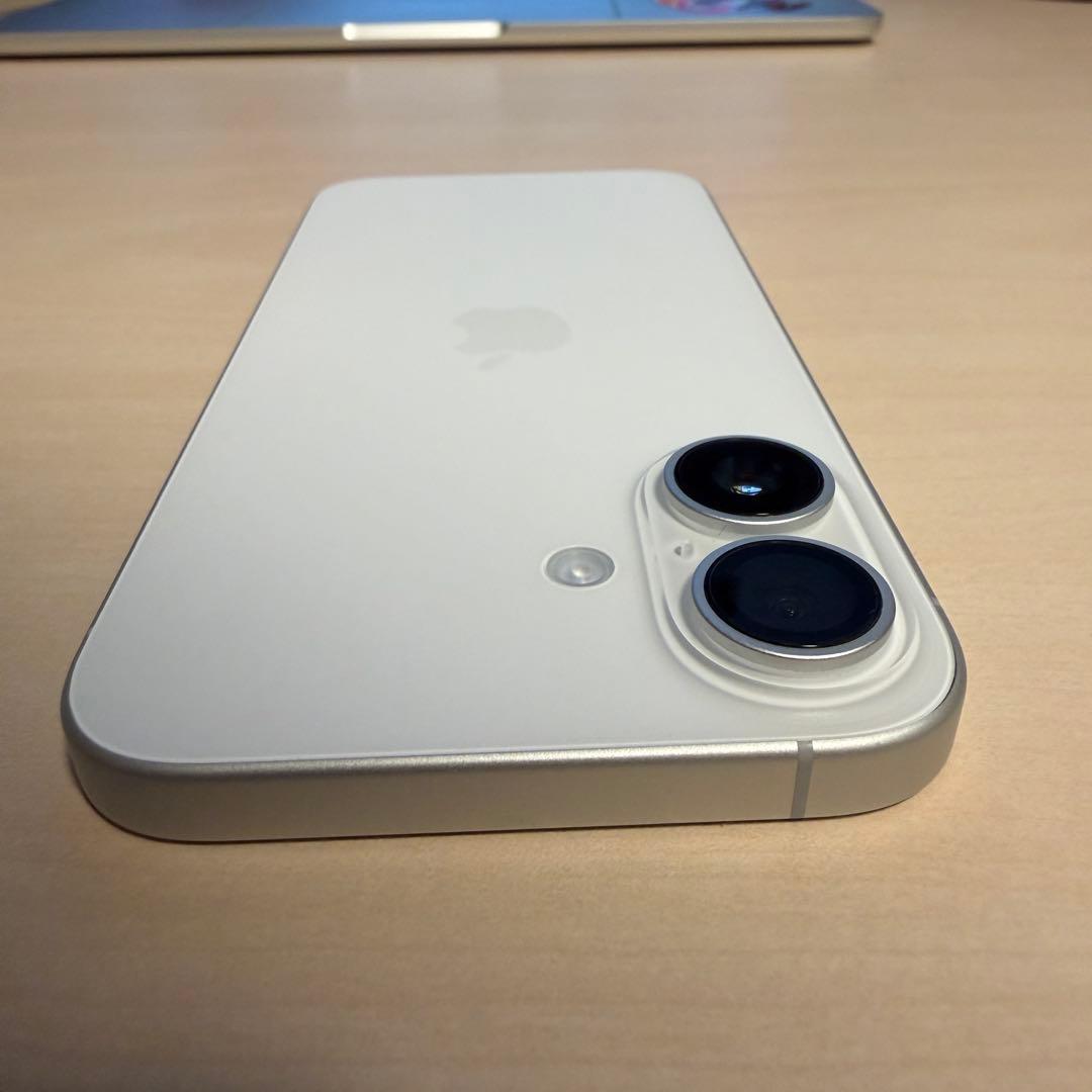 【美品】iPhone16 128GB ホワイト SIMフリー ACアダプタ付