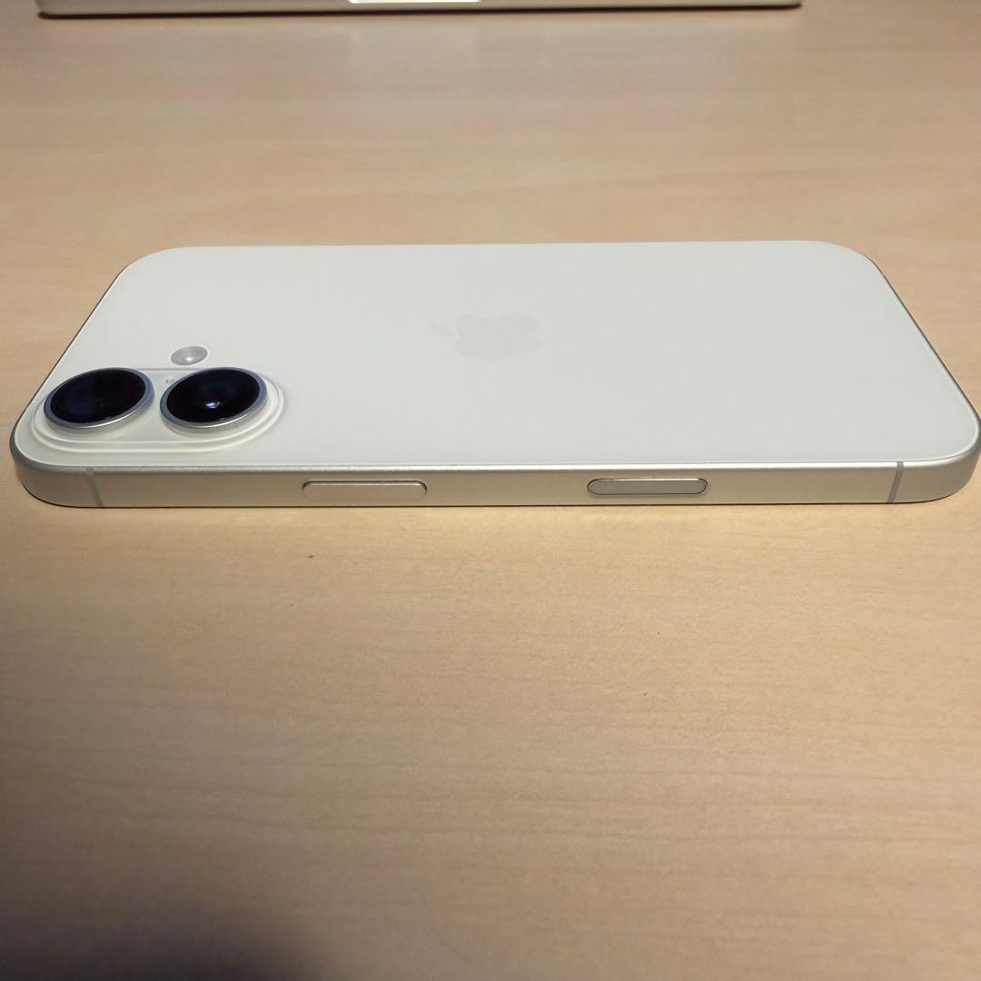 【美品】iPhone16 128GB ホワイト SIMフリー ACアダプタ付