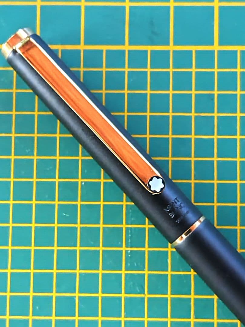 モンブラン 万年筆 マット・ブラック＆ゴールド Sライン「絶版品」