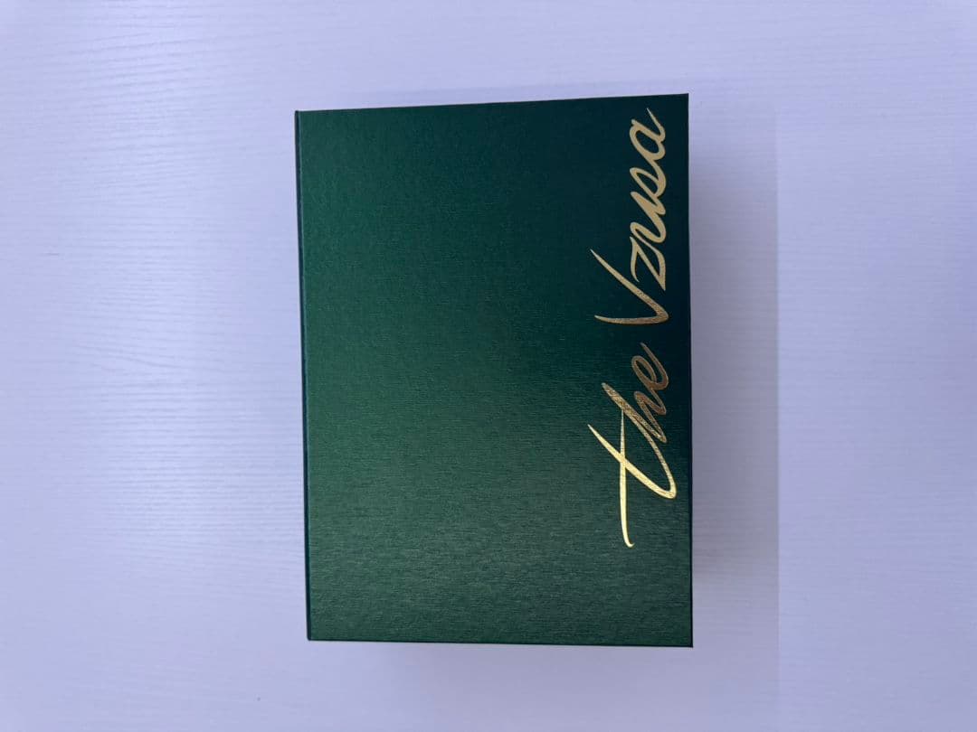 the Vzusa 美顔器 充電ケーブル付き