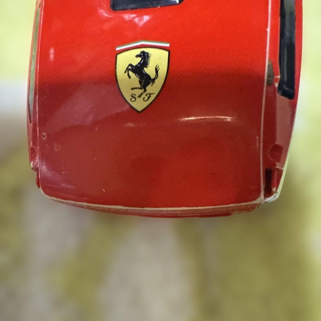 Ferrari コラボ携帯電話本体