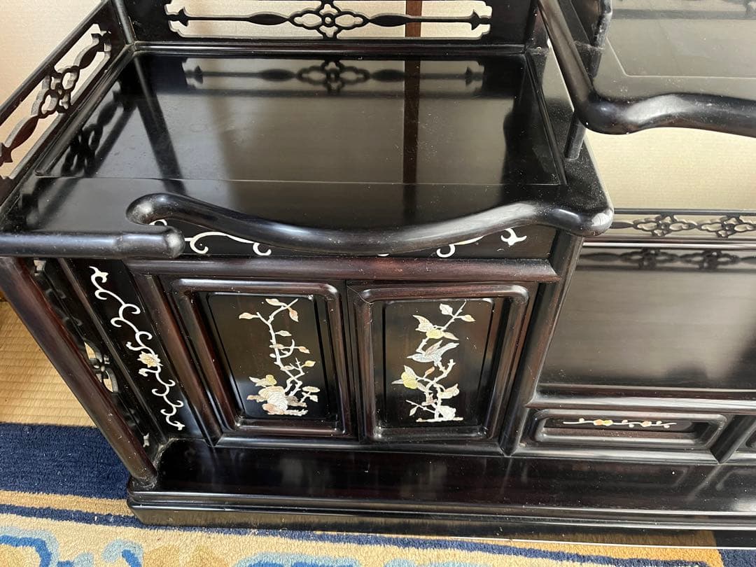 （大特価）中国花蓮で購入した黒色木製家具　茶たんす 3段棚