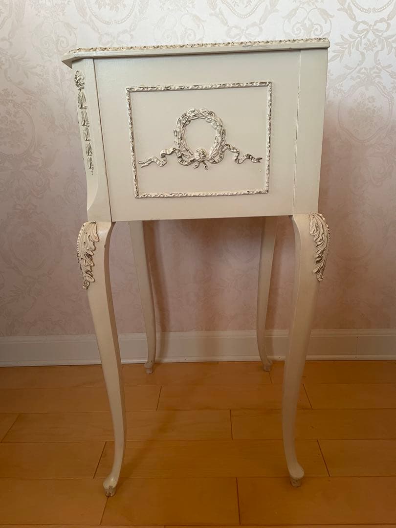 フランスアンティーク　サイドチェスト　リボンリース　ルイ16世スタイル　ロココ