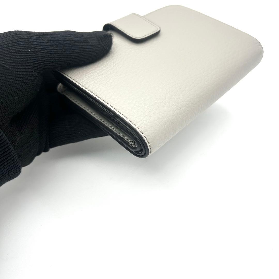 未使用級　FURLA　フルラ　カメリア　二つ折り財布　レザー　アーチロゴ