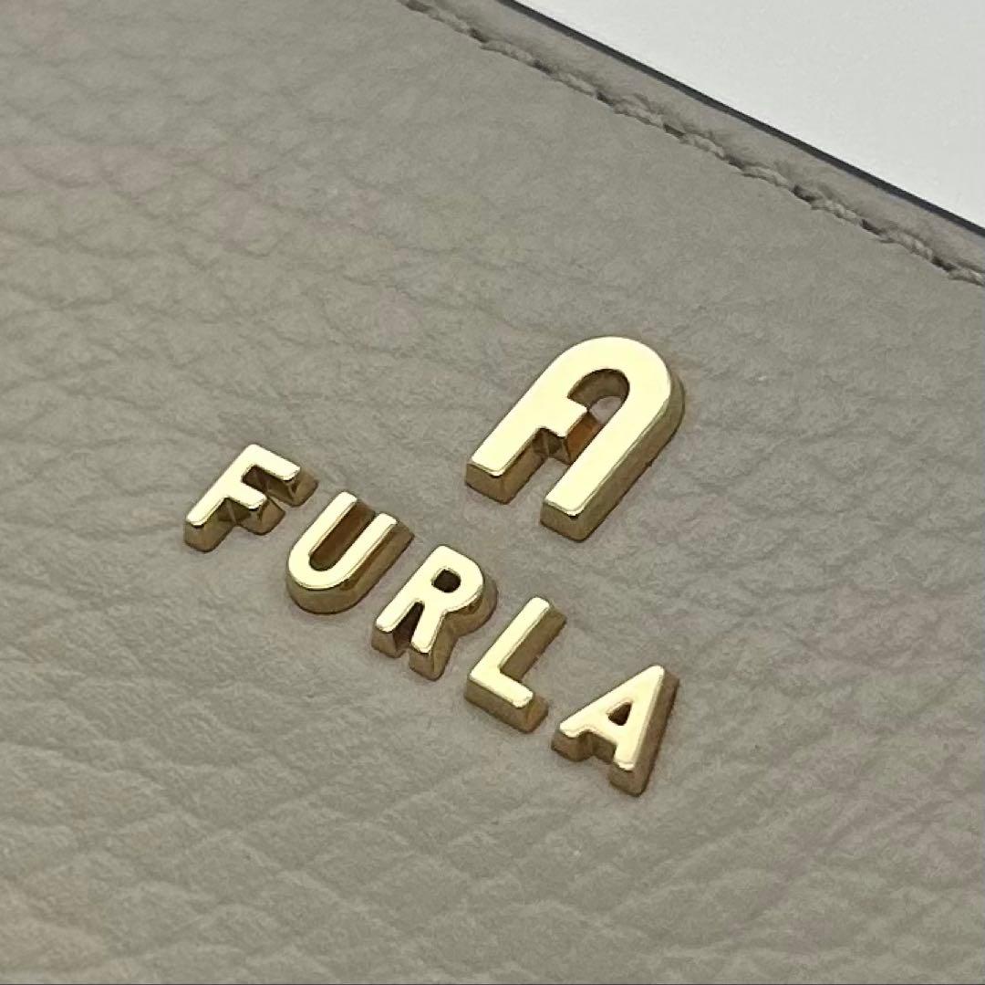 未使用級　FURLA　フルラ　カメリア　二つ折り財布　レザー　アーチロゴ