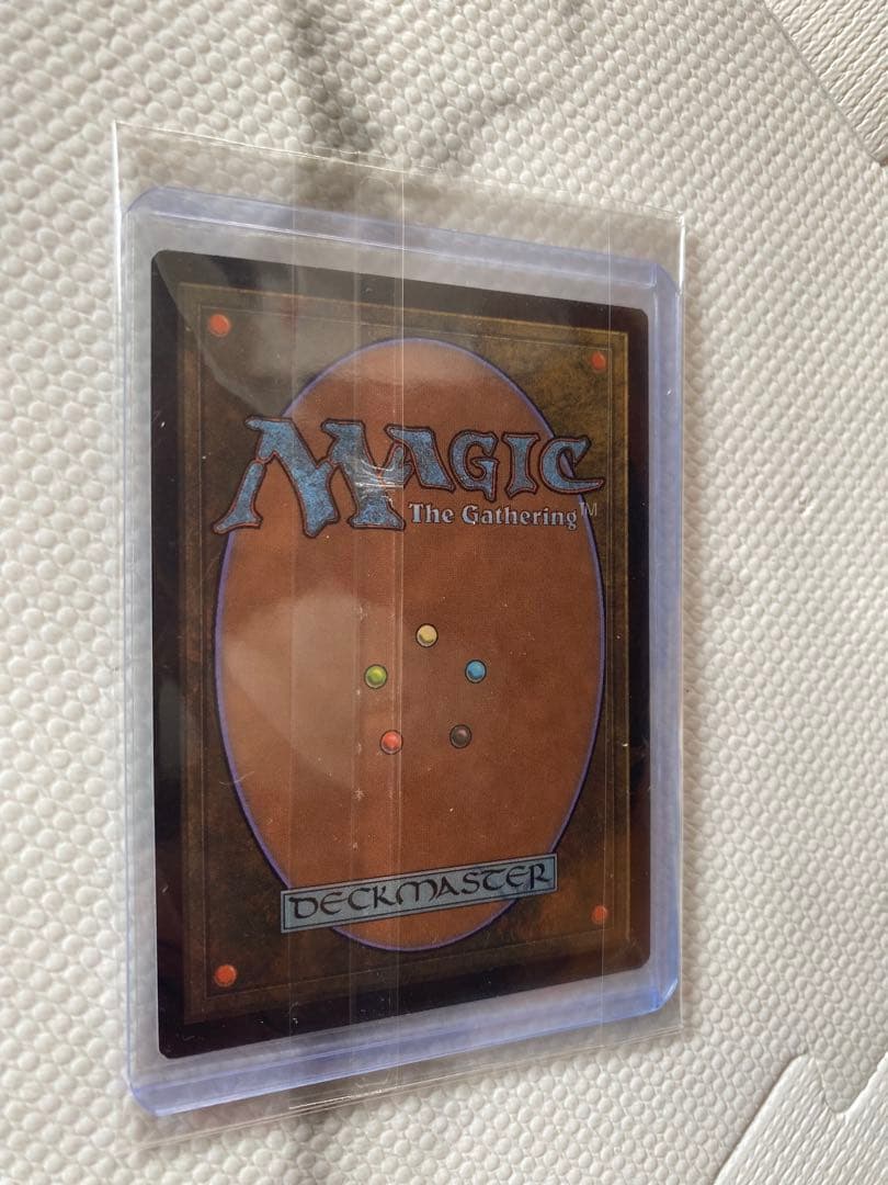 厳やかなモノリス