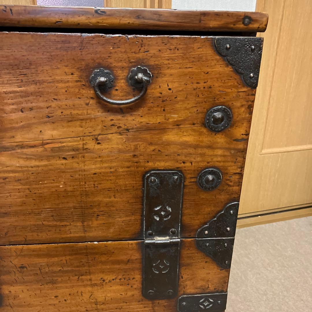 アンティークな李朝家具バンダジ（横幅８１㌢、奥行４３㌢、高さ７５㌢　錠前付き）