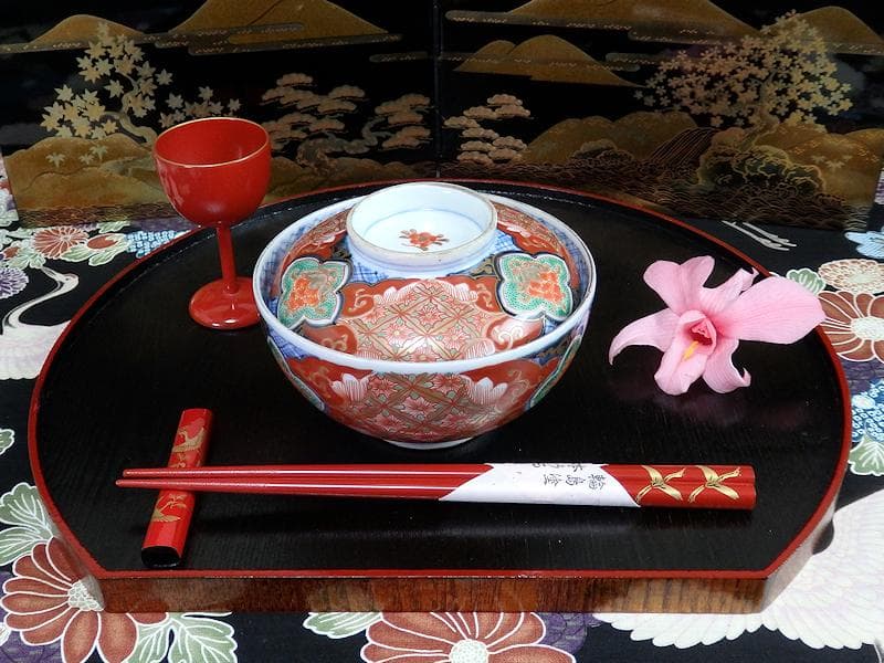 古伊万里　金襴手　七宝紋に菊花四方襷紋の図　大振蓋茶碗　A531AS-CJb