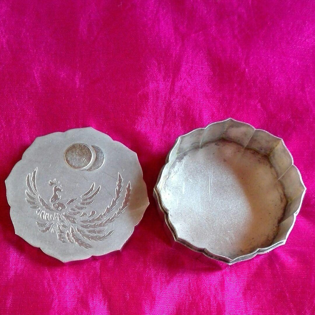 ボンボニエール。八稜鏡形香合型日月、鳳凰文。純銀徳力。菓子入。天皇。皇室。中古。