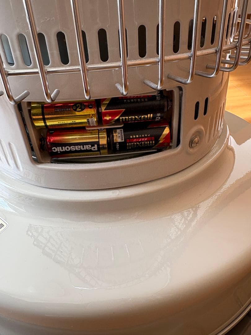 【手渡し限定】トヨトミ 対流型石油ストーブ KS-67H ホワイト 17〜24畳