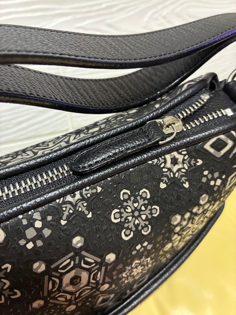 極美品　印傳屋 リカレア 雪の結晶　ショルダーバッグ