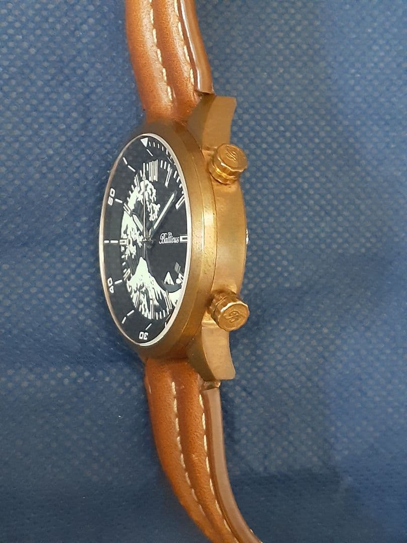 ブロンズ製ダイバー腕時計神奈川県沖ビッグウエーブ蓄光デザイン