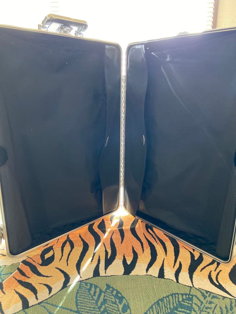 ゼロハリバートンスーツケース2輪