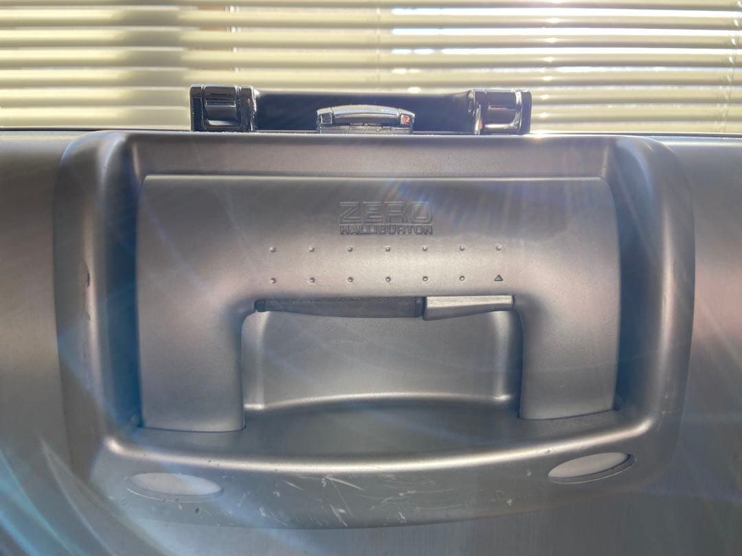 ゼロハリバートンスーツケース2輪