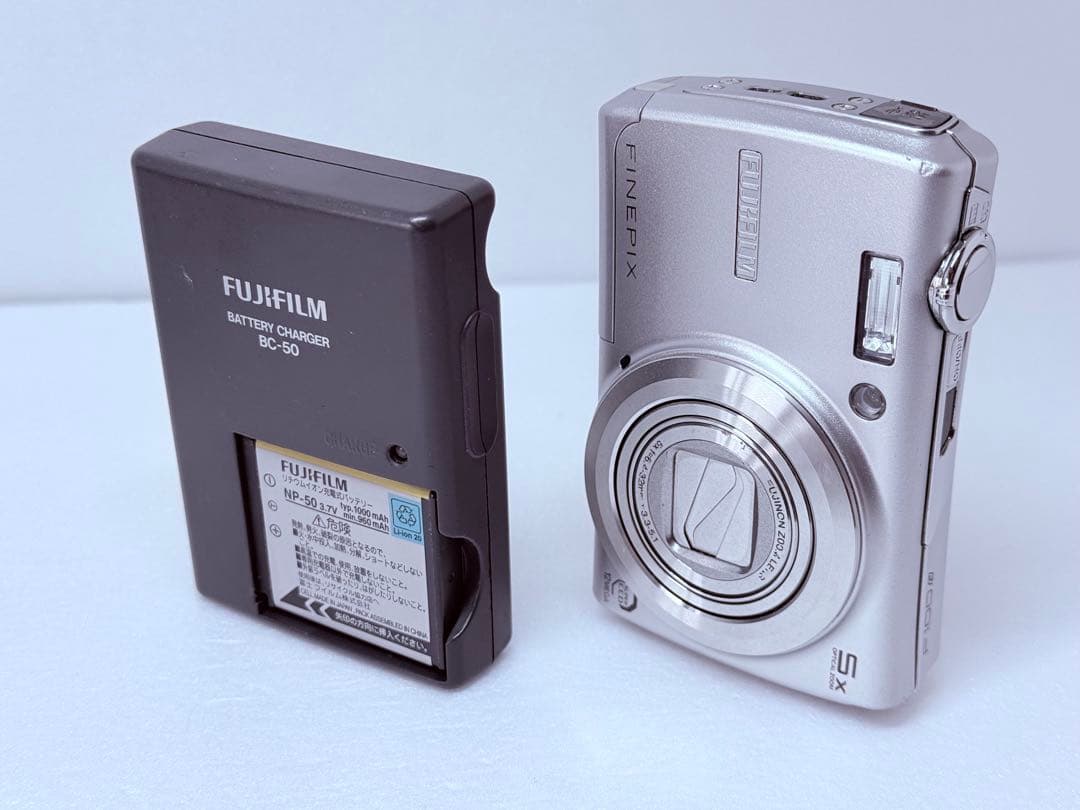 FUJIFILM FINEPIX F100fd 動作確認済 シルバー 5倍ズーム