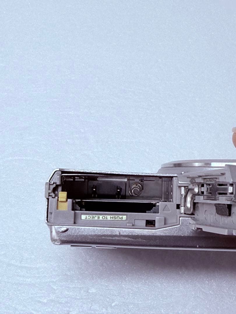 FUJIFILM FINEPIX F100fd 動作確認済 シルバー 5倍ズーム