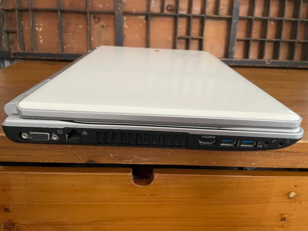 NEC LaVie PC-LL750F26W [クリスタルホワイト]