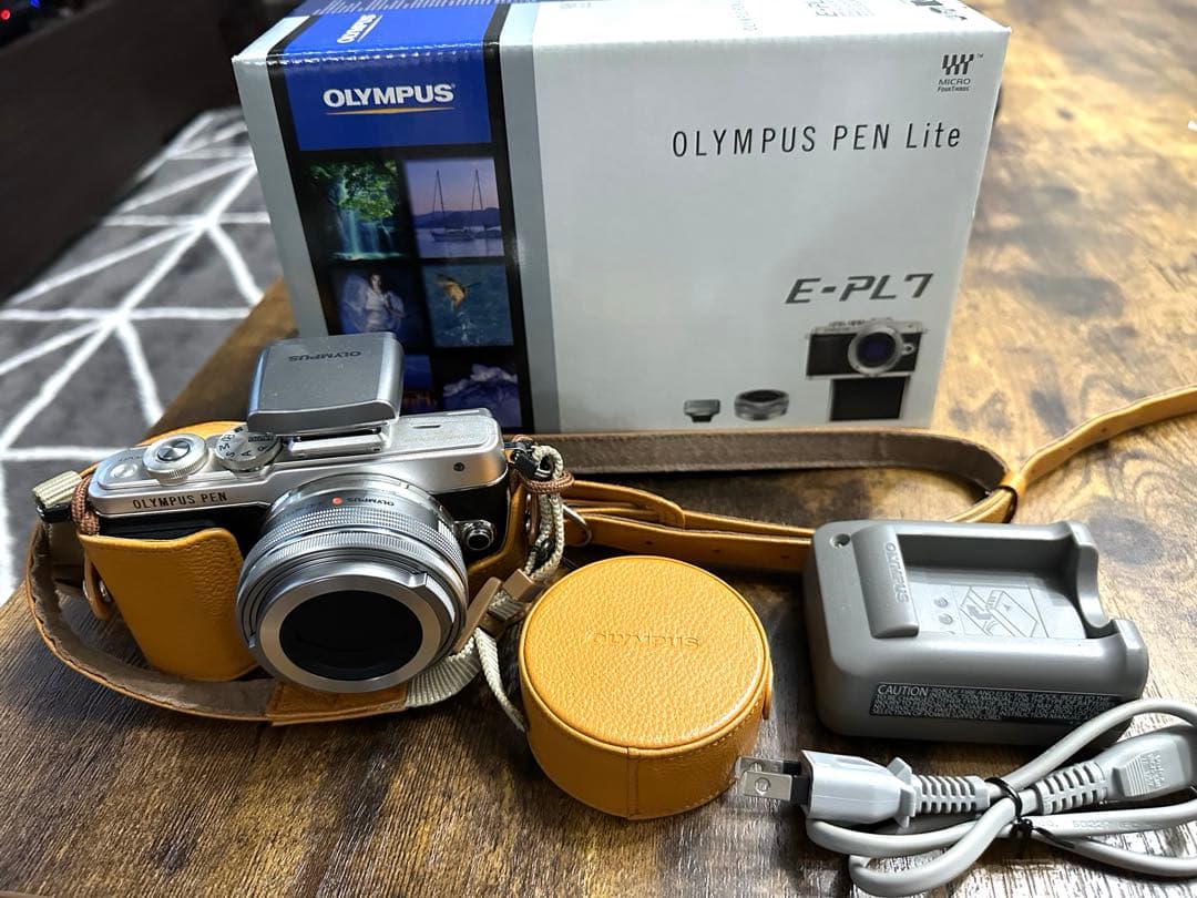 美品OLYMPUS PEN Lite E-PL7 EZレンズキット ブラック
