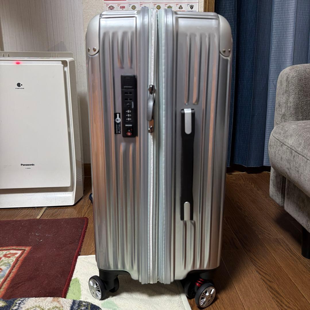 TRIDENT中型アルミニウム合金キャリーケース