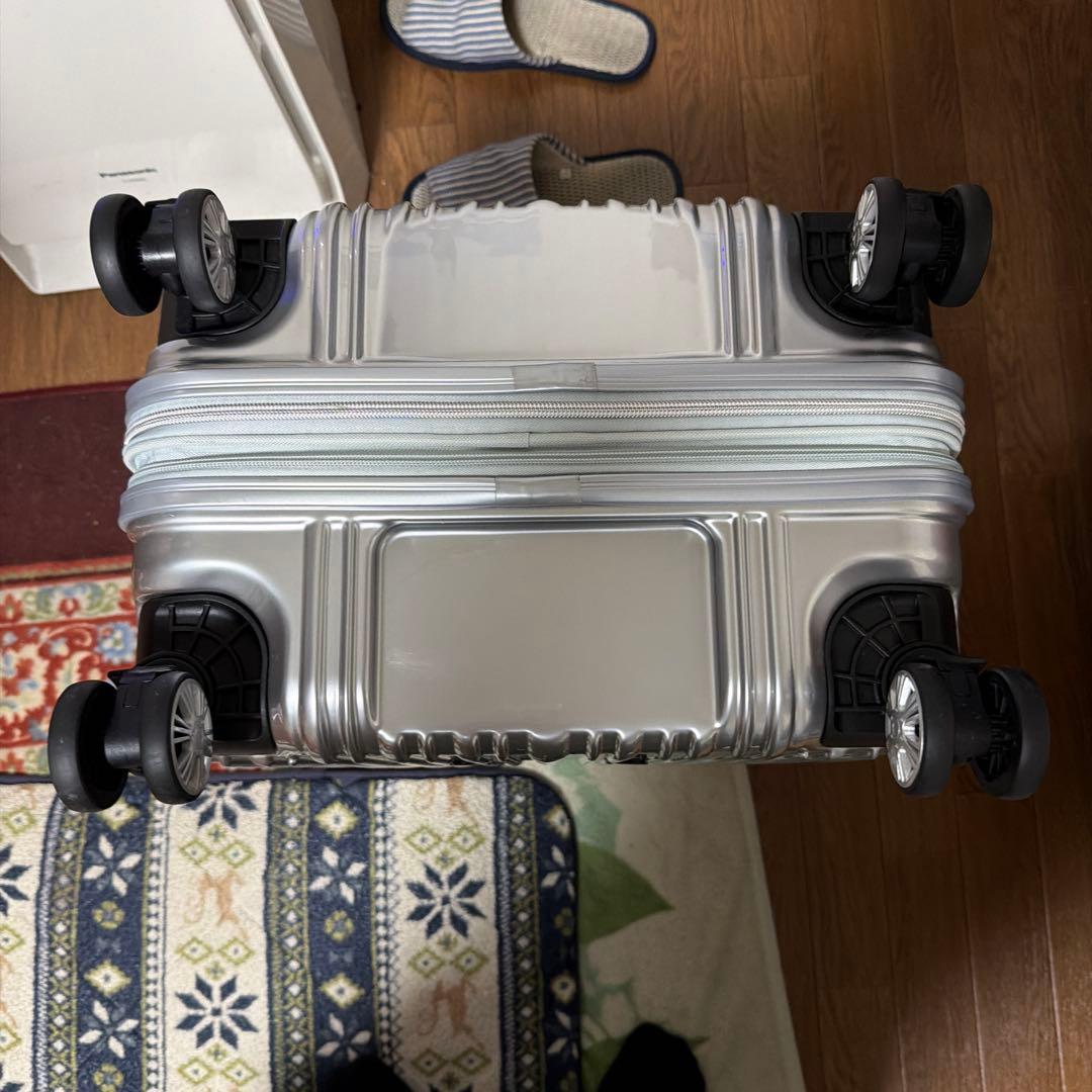 TRIDENT中型アルミニウム合金キャリーケース