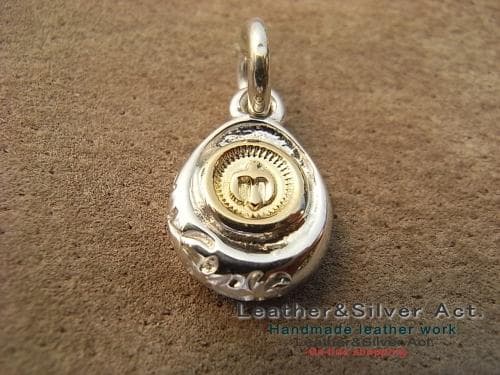 イーグルペンダントトップ　シルバーネックレス　ゴールド（ｋ18）イーグル手彫り