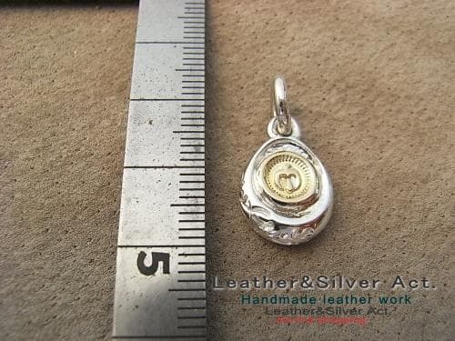 イーグルペンダントトップ　シルバーネックレス　ゴールド（ｋ18）イーグル手彫り