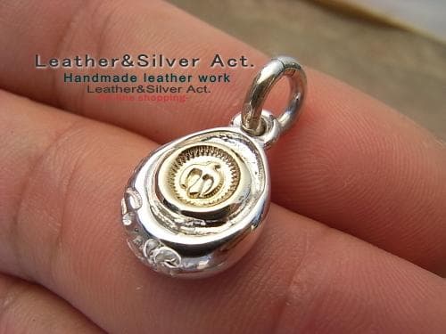 イーグルペンダントトップ　シルバーネックレス　ゴールド（ｋ18）イーグル手彫り