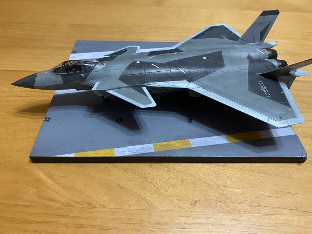 J-20 1/72スケールモデル完成品　ドリームモデル　戦闘機　プラモデル