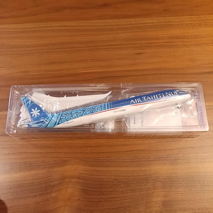 エア タヒチ ヌイ B787-9 モデルプレーン 1/200 新品 未組み立て