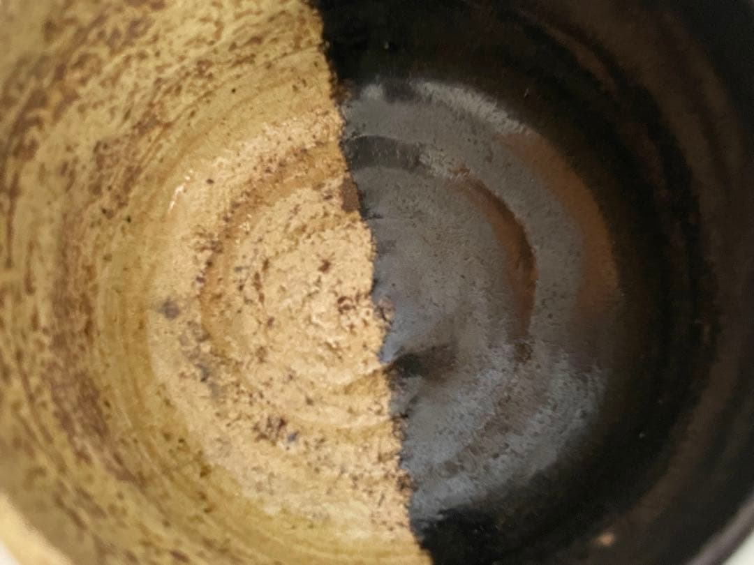 茶道具　陶芸家　九代　樂吉左衛門　樂了入　掛分黒楽茶碗　片身替　茶碗