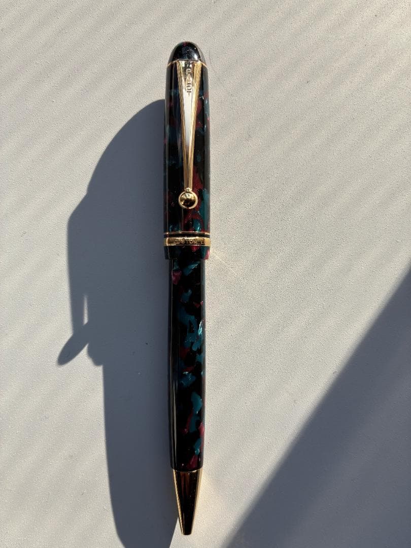PILOT CUSTOM LE ボールペン　(本体色は赤青主体のモザイク)