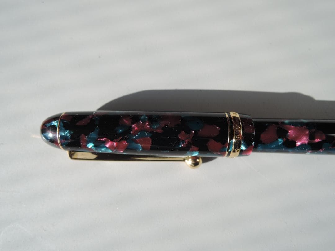 PILOT CUSTOM LE ボールペン　(本体色は赤青主体のモザイク)