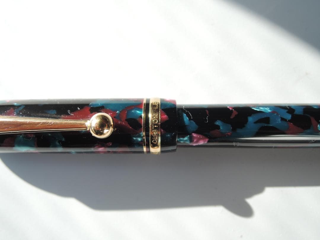 PILOT CUSTOM LE ボールペン　(本体色は赤青主体のモザイク)