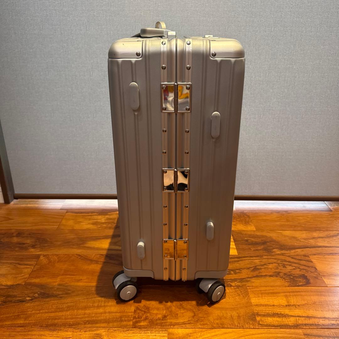 値下げしました　リベティ マットシルバーS 機内持ち込み可能 Libetee