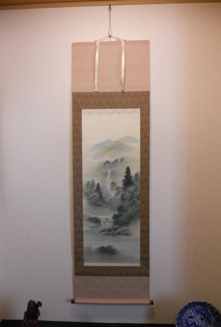 掛け軸 峰水 渓流風景 絹本 希少 軸装 茶道具 掛軸 美品 です。