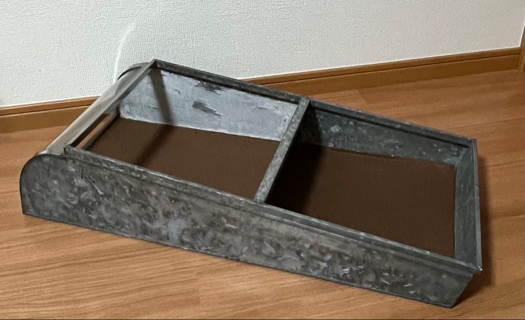 【1月限定価格】昭和レトロ　ブリキ製ショーケース（2枚扉、取り外し可能）