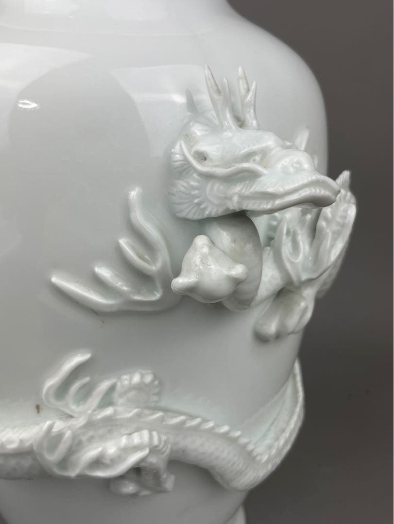 極上細密龍彫り細工 花瓶 真作保証 平戸藩 三川内焼白磁 如意宝珠 白竜 縁起物