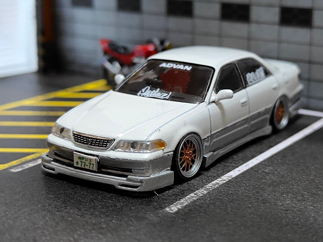 トミカ改造 トヨタ マークII 純正エアロ ツートン 白銀 深リムホットウィール