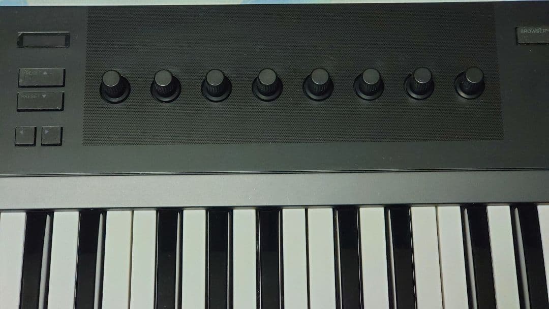 Komplete Kontrol A49 (MIDIキーボード) IDあり