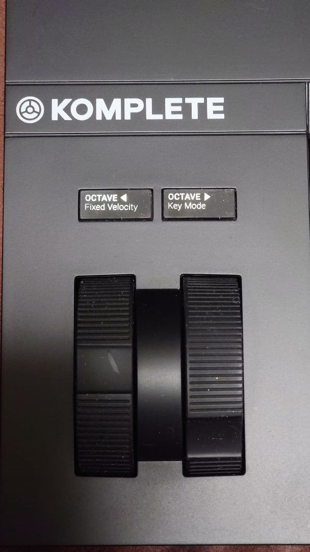 Komplete Kontrol A49 (MIDIキーボード) IDあり