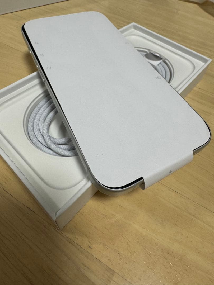 売り切り iPhone16 128G ホワイト 美品 SIMフリー