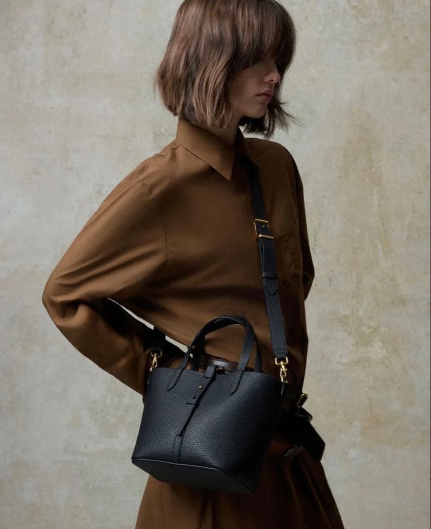 〈新品〉CHARLES & KEITH Beryl バスケットバッグ 黒