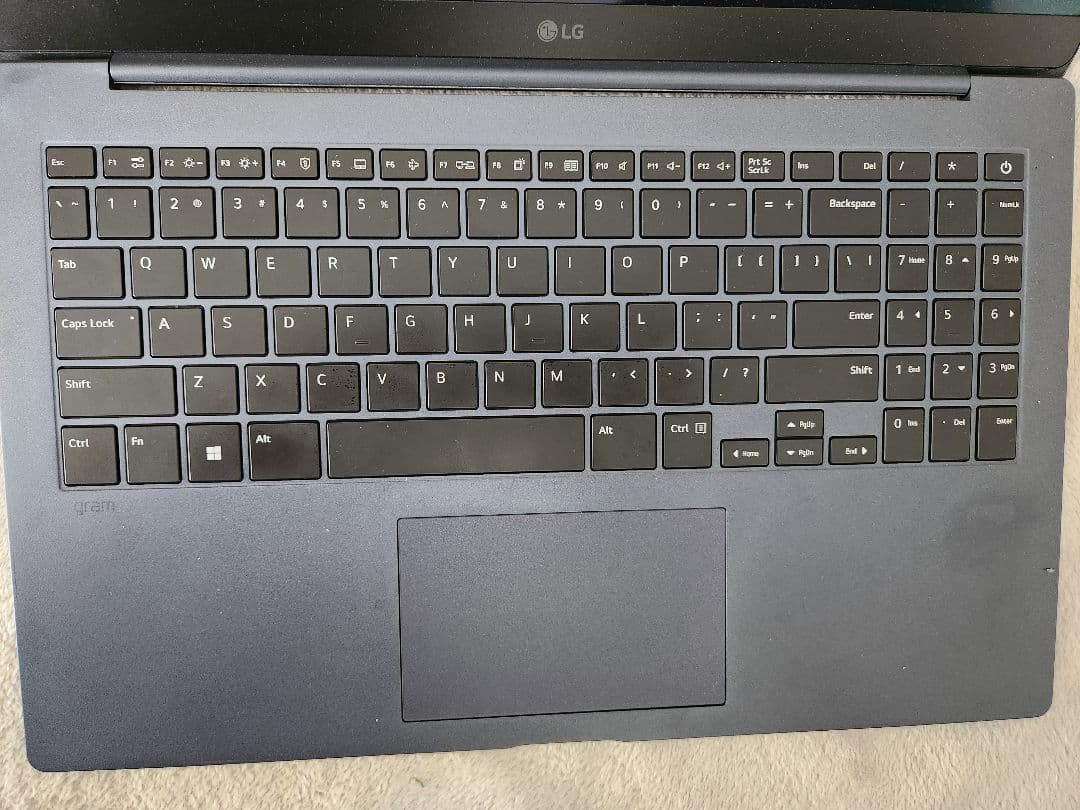 LG gram superslim 15Z90RT 超軽量