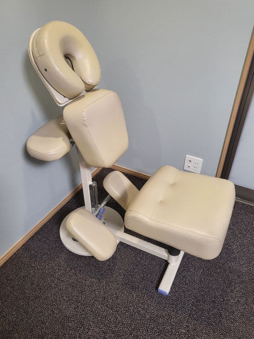 高田ベッド製　施術チェア