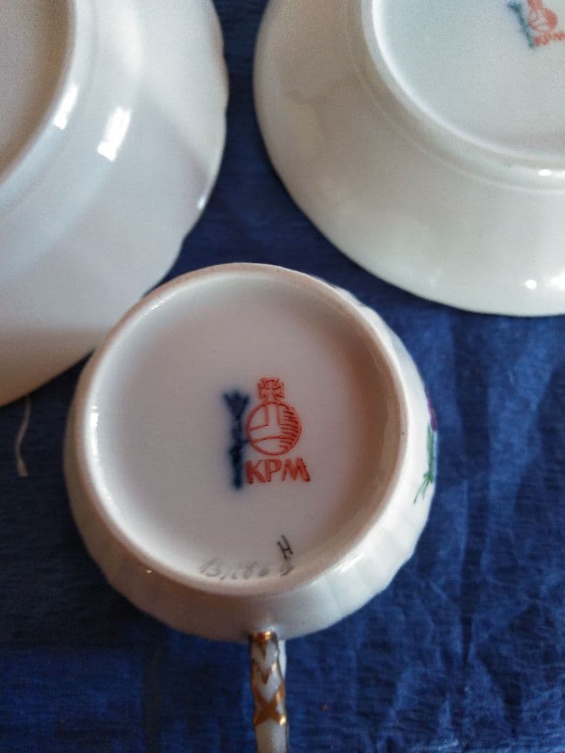 アンティーク、kpmのカップ、ソーサートリオ