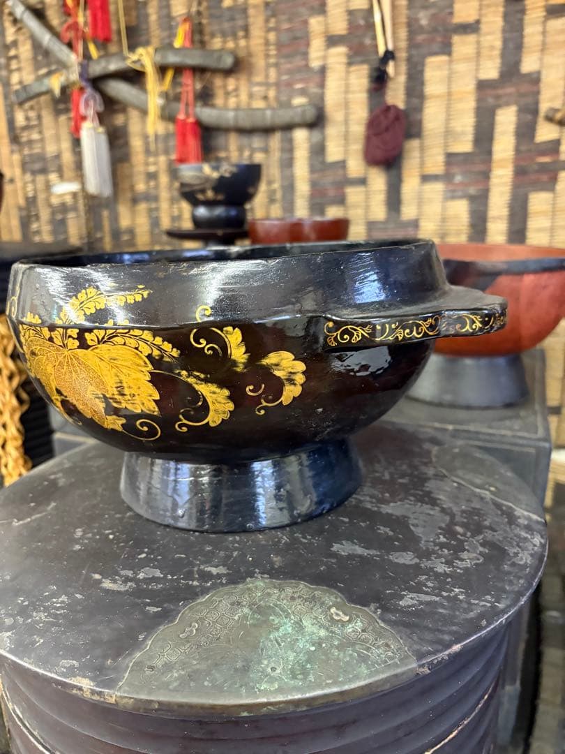 アイヌ　耳盥　キサラリパッチ　漆器　儀礼用具　イヨマンテ　蒔絵入り