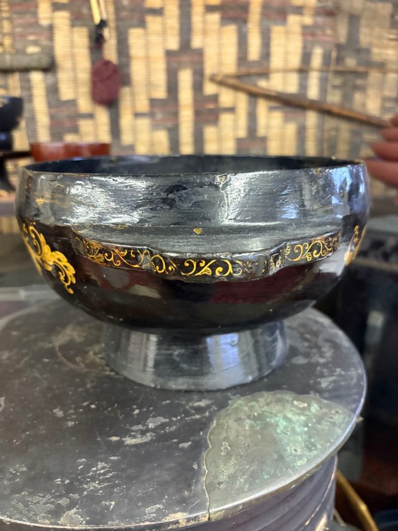 アイヌ　耳盥　キサラリパッチ　漆器　儀礼用具　イヨマンテ　蒔絵入り