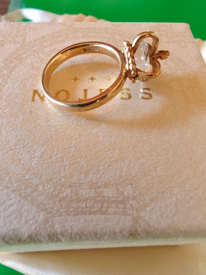 Nojess 王冠デザインのリング