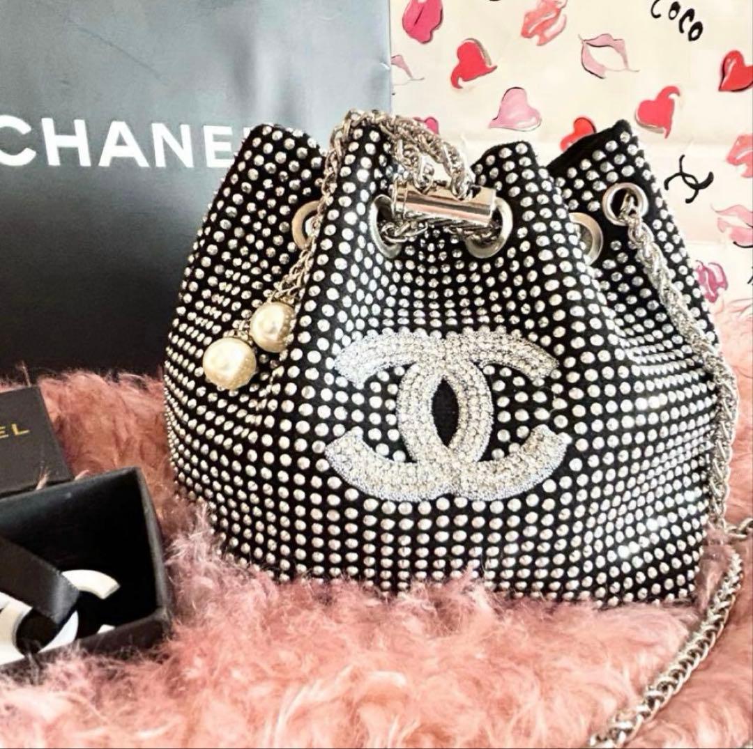シャネル• ラインストーン CCロゴ 巾着型ショルダーバッグ