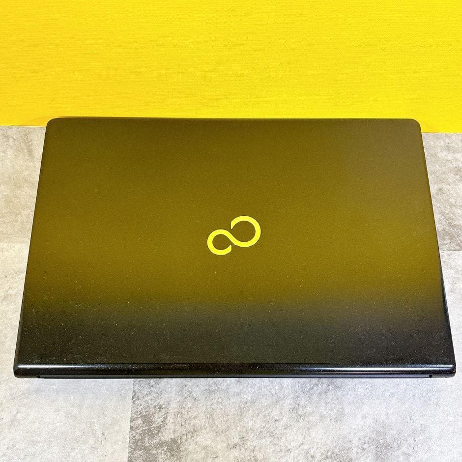 小型軽量❣SSDで快適✨ｉ5✨フルHD カメラ付きノートパソコン 仕事や趣味に♪